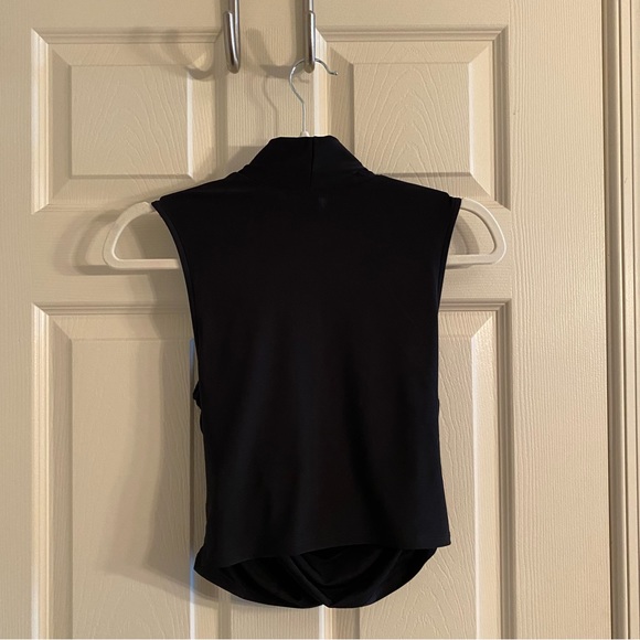 NWOT Sleeveless Crop Top - Picture 3 of 3